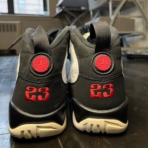 Space Jam retro 9’s. Size 9. Condition 8.5/10 /NO BOX/